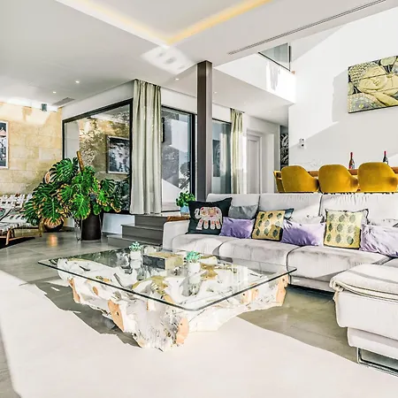 Jakarta By Interhome Villa *